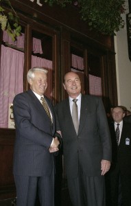 Пребывание президента РФ Бориса Ельцина в г. Страсбурге. Неофициальная встреча с президентом Франции Жаком Шираком в узком составе в ресторане «Ше Ивон»
