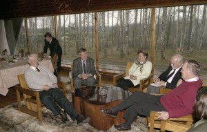 Официальный визит в РФ премьер-министра Канады Жана Кретьена. Во время встречи в загородной резиденции «Русь»