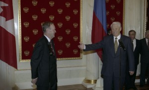 Официальный визит в РФ премьер-министра Канады Жана Кретьена. Во время встречи с журналистами