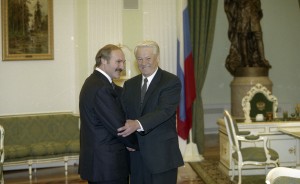 Заседание Межгосударственного совета России, Белоруссии, Казахстана и Киргизии. Президент РФ Борис Ельцин и президент Белоруссии Александр Лукашенко во время встречи