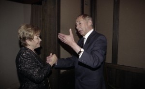 Посещение супругой президента РФ Наиной Ельциной МХАТа им. А.П. Чехова в связи со 99-летием театра и 70-летием его режиссера О.Н. Ефремова