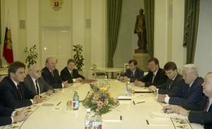 Президент РФ Борис Ельцин во время встречи с федеральным канцлером Австрийской Республики Виктором Клима