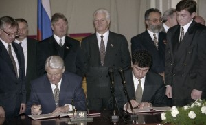 Пребывание президента РФ Бориса Ельцина в Красноярске. Во время подписания договора о разграничении полномочий