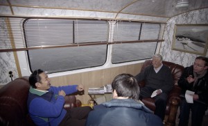 Пребывание президента РФ Бориса Ельцина в Красноярске. Президент РФ Борис Ельцин и премьер-министр Японии Рютаро Хасимото на катере во время прогулки по Енисею