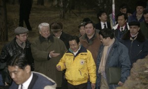 Пребывание президента РФ Бориса Ельцина в Красноярске. Президент РФ Борис Ельцин и премьер-министр Японии Рютаро Хасимото на территории резиденции «Сосны»