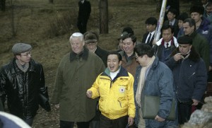 Пребывание президента РФ Бориса Ельцина в Красноярске. Президент РФ Борис Ельцин и премьер-министр Японии Рютаро Хасимото на территории резиденции «Сосны»