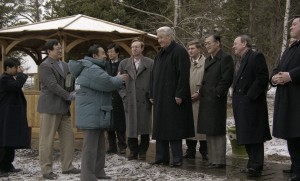 Пребывание президента РФ Бориса Ельцина в Красноярске. Президент РФ Борис Ельцин и премьер-министр Японии Рютаро Хасимото на территории резиденции «Сосны»