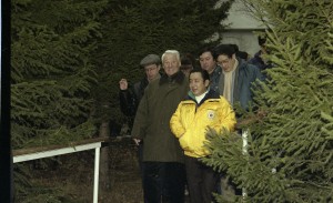 Пребывание президента РФ Бориса Ельцина в Красноярске. Президент РФ Борис Ельцин и премьер-министр Японии Рютаро Хасимото на территории резиденции «Сосны»