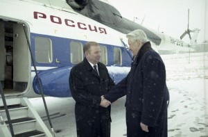 Встреча президента РФ Бориса Ельцина с президентом Украины Леонидом Кучмой. Во время проводов после окончания встречи