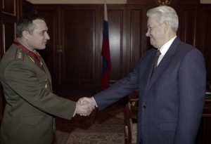 Встреча президента РФ Бориса Ельцина с начальником Генерального штаба Вооруженных сил РФ А.В. Квашниным и присвоение ему звания генерала армии