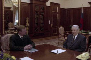 Президент РФ Борис Ельцин во время встречи с первым вице-премьером Правительства РФ А.Б. Чубайсом