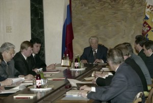 Президент РФ Борис Ельцин во время заседания Совета Безопасности РФ