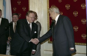 Визит президента Финляндии Мартти Ахтисаари в РФ. Во время подписания российско-финских соглашений