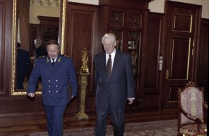 Президент РФ Борис Ельцин во время встречи с Генеральным прокурором РФ Ю.И. Скуратовым