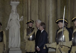 Государственный визит президента РФ Бориса Ельцина в Королевство Швеция. Во время прооводов в Королевском дворце