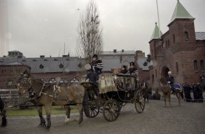 Государственный визит президента РФ Бориса Ельцина в Королевство Швеция. Отъезд из Королевских Конюшен