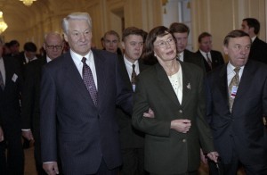 Государственный визит президента РФ Бориса Ельцина в Королевство Швеция. Посещение Парламента Швеции. Президент РФ Борис Ельцин и спикер Парламента Биргитта Даль в зале заседаний