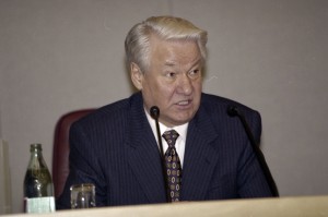 Президент РФ Борис Ельцин во время посещения Государственной  Думы, обсуждавшей проект бюджета на 1998-й год