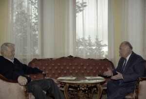 Президент РФ Борис Ельцин во время встречи с председателем Правительства РФ В.С. Черномырдиным