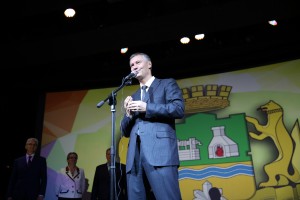 Вручение награды «Дочь города — дочь России» Наине Иосифовне Ельциной. Глава Екатеринбурга Евгений Ройзман