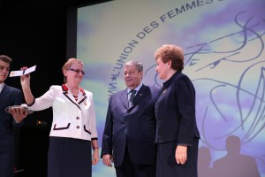 Председатель Союза женщин Екатеринбурга Ольга Гапонец, Член Совета Федерации от Свердловской области Аркадий Чернецкий, Наина Иосифовна Ельцина