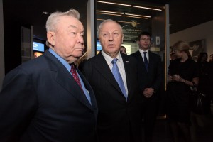 Церемония открытия Ельцин Центра в Екатеринбурге. Эдуард Россель (справа)