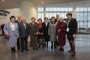 Церемония открытия Ельцин Центра в Екатеринбурге. Наина Ельцина со своими однокурсниками. Крайняя справа - Татьяна Юмашева