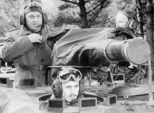 Министр обороны РФ Павел Грачев (слева) во время посещения 31-й воздушно-десантной бригады бундесвера (1994)