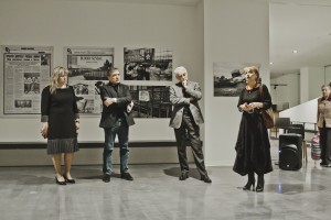 Александр Дроздов, Виктор Лошак, Людмила Телень на открытии фотовыставки «Танки не взяли Вильнюс»