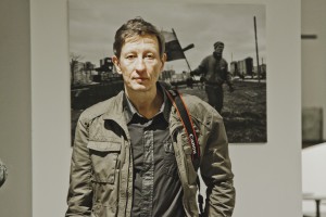 Евгений Кондаков на открытии фотовыставки «Танки не взяли Вильнюс»