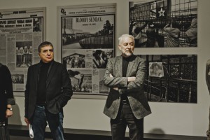 Александр Дроздов и Виктор Лошак на открытии фотовыставки «Танки не взяли Вильнюс»