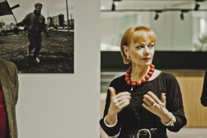Людмила Телень на открытии фотовыставки «Танки не взяли Вильнюс»