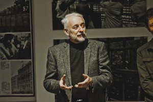 Виктор Лошак на открытии фотовыставки «Танки не взяли Вильнюс»