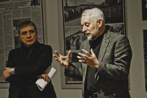 Александр Дроздов и Виктор Лошак на открытии фотовыставки «Танки не взяли Вильнюс»