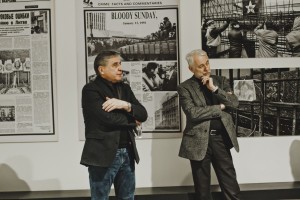 Александр Дроздов и Виктор Лошак на открытии фотовыставки «Танки не взяли Вильнюс»