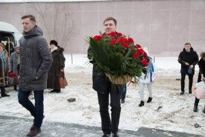 85-летие Бориса Ельцина в музее в Екатеринбурге. Возложение цветов к памятнику первому президента России