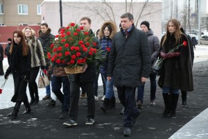 85-летие Бориса Ельцина в музее в Екатеринбурге. Возложение цветов к памятнику первому президента России