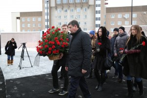 85-летие Бориса Ельцина в музее в Екатеринбурге. Возложение цветов к памятнику первому президента России