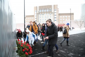 85-летие Бориса Ельцина в музее в Екатеринбурге. Возложение цветов к памятнику первому президента России