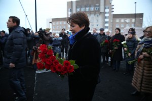 Татьяна Юмашева. 85-летие Бориса Ельцина в музее в Екатеринбурге. Возложение цветов к памятнику первому президента России