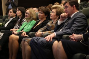 Борис Ельцин, Мария Окулова, Елена Окулова, Татьяна Юмашева,  Наина Иосифовна Ельцина, Евгений Куйвашев. Встреча почетных гостей и дарителей Музея Бориса Ельцина