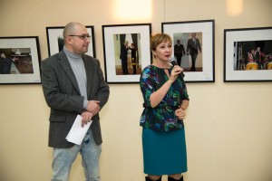 Борис Салахов (слева) на выставке «Борис Ельцин и его время» в Мегионе