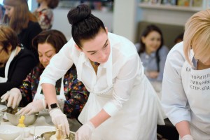 На кулинарном мастер-классе с Наиной Ельциной