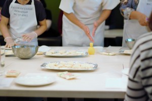 На кулинарном мастер-классе с Наиной Ельциной