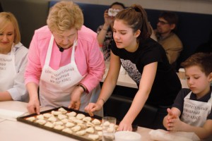 На кулинарном мастер-классе с Наиной Ельциной