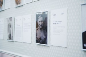 Фото Пекарской (Талановой) Клавдии Федоровны на выставке «Я смотрю на фотографию»