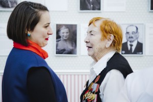 Директор музея Ельцина Дина Сорокина и участница конкурса Людмила Колташова