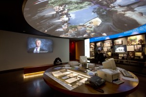 Экспозиция «В предвыборном штабе» слайд-шоу, посвященное предвыборным поездкам Бориса Ельцина, и рабочий стол избирательного штаба