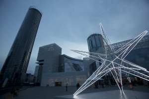 Звезда у здания Ельцин Центра в Екатеринбурге