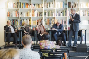 Свен-Олов Карлссон, Юрий Пивоваров, Ирина Щербакова, Ирина Глебова, Никита Соколов на круглом столе «Разные войны»